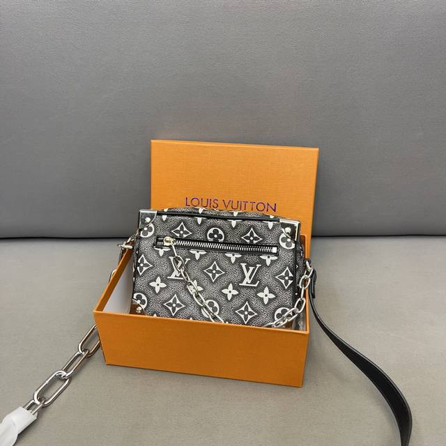 Louisvuitton 路易威登 Mini Soft Trunk链条盒子包 小方包 男女通用斜挎包 小箱子 采用精湛镶嵌细工 实物拍摄 原厂原版面料 配送防尘