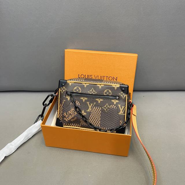 Louisvuitton 路易威登 Mini Soft Trunk链条盒子包 小方包 男女通用斜挎包 小箱子 采用精湛镶嵌细工 实物拍摄 原厂原版面料 配送防尘 - 点击图像关闭