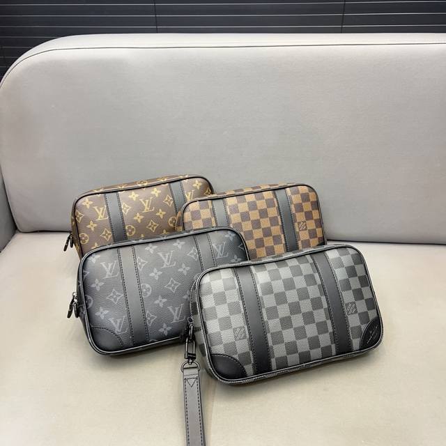 Louisvuitton 路易威登 Kasai新款手拿包 夹包 采用精湛镶嵌细工 经典百搭 实物拍摄 原厂原版面料 礼盒 24 X 14 Cm