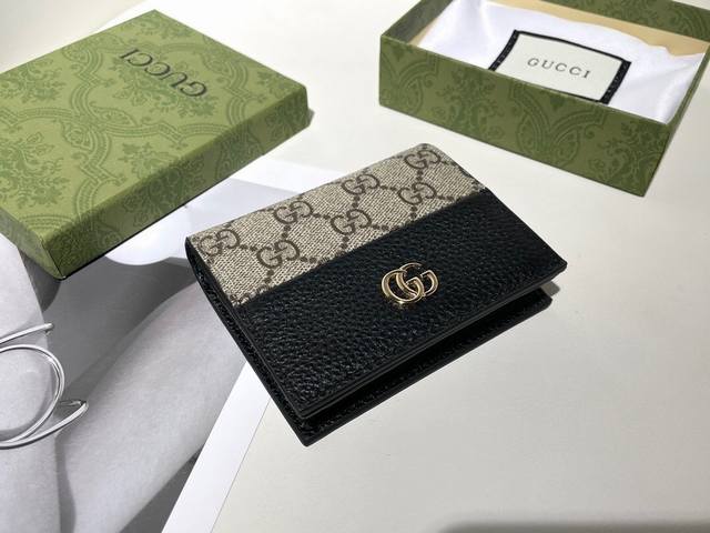 Gucci 658610颜色 黑色 粉色尺寸 11*9*3Gucci专柜同步 新款ophidia系列 采用意大利进口小牛皮 配以经典双g五金 新的式样和轮廓托的 - 点击图像关闭