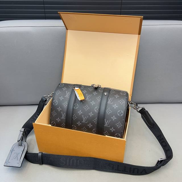 Louisvuitton 路易威登 City Keepall 圆筒包 单肩包手袋 情侣款斜挎包 采用精湛镶嵌细工 经典百搭 实物拍摄 原厂原版面料 M45936 - 点击图像关闭