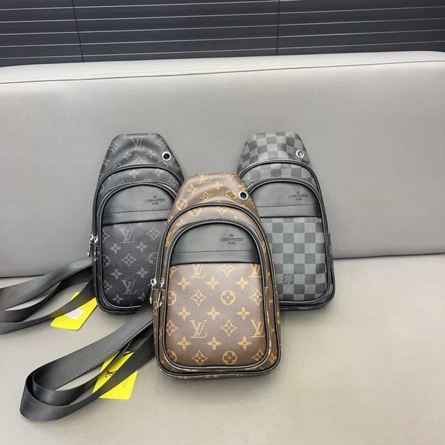 Louisvuitton 路易威登 印花胸包 斜挎单肩包 采用精湛镶嵌细工 实物拍摄 原厂原版面料 配送防尘袋30 X 17 Cm