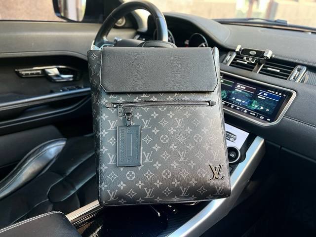 高端货 新款 Louis Vuitton 路易威登 双肩包 Lv Aerogram 系列 颗粒小牛皮 书包 双肩包以儒雅气质革新潮流之选 细腻牛皮革宛如1日式航