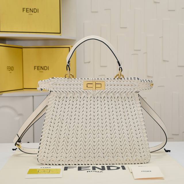 型号3317上新啦 新款出货 现货首发 Iconic Peekaboo Iseeu大号手袋 手工皮编织 两侧饰有标志性扭锁 从外头可看见同色系柔软皮衬里 两个隔