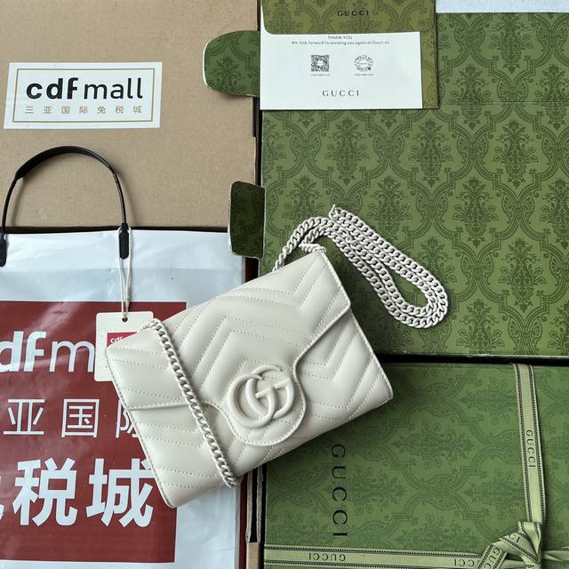 原厂皮配 Cdfmall三亚免税店手提袋 Gg Marmont系列绗缝迷你手袋 Gucci经典小件配饰继续围绕品牌不断发展的美学理念为自身注入新的活力 作为20