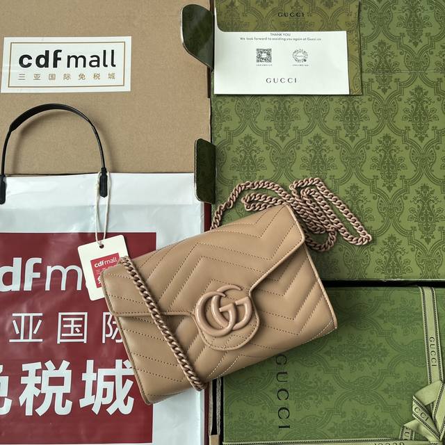 原厂皮配 Cdfmall三亚免税店手提袋 Gg Marmont系列绗缝迷你手袋 Gucci经典小件配饰继续围绕品牌不断发展的美学理念为自身注入新的活力 作为20