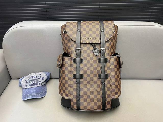 Louisvuitton 路易威登 Christopher 双肩包 背包 电脑包经典logo搭配原厂工艺材质 休闲百搭采用精湛镶嵌细工 实物拍摄 原厂原版面料 - 点击图像关闭