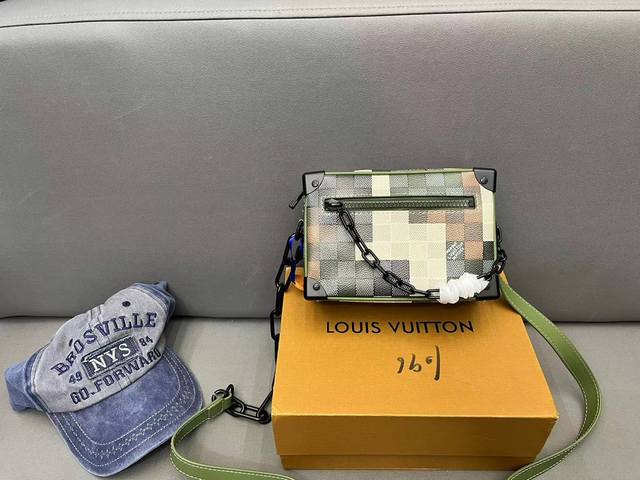 Louisvuitton 路易威登 Mini Soft Trunk压花 链条盒子包 小方包 男女通用斜挎包 小箱子 实物拍摄 原厂原版面料 防尘袋 折叠礼盒 1