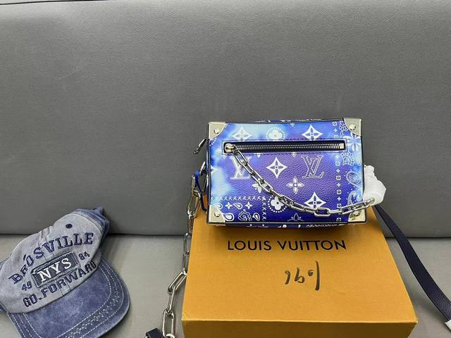 Louisvuitton 路易威登 Mini Soft Trunk压花 链条盒子包 小方包 男女通用斜挎包 小箱子 实物拍摄 原厂原版面料 防尘袋 折叠礼盒 1