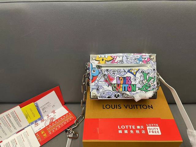 Louisvuitton 路易威登 Mini Soft Trunk链条盒子包 小方包 男女通用斜挎包 小箱子 采用精湛镶嵌细工 实物拍摄 原厂原版面料 配送防尘