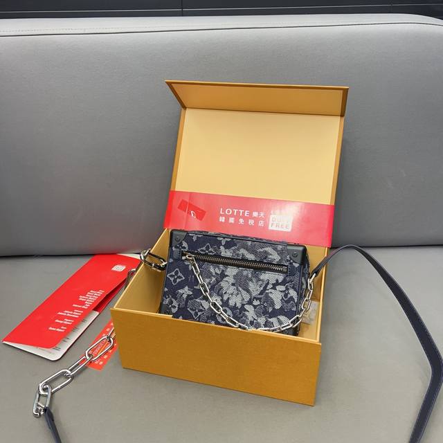 Louisvuitton 路易威登 牛仔布系列 Mini Soft Trunk压花 链条盒子包 小方包 男女通用斜挎包 小箱子 实物拍摄 原厂原版面料 防尘袋