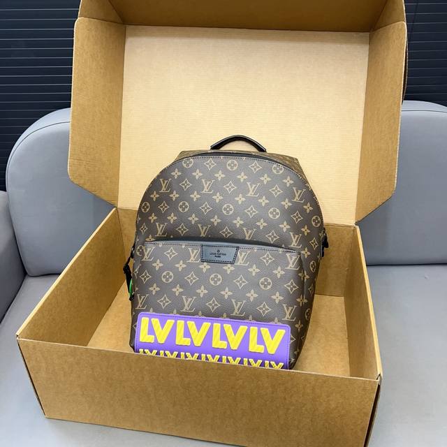 Louisvuitton 路易威登 Discover 橡胶字双肩包 Rubber系列 大容量背包 男女通用 采用精湛镶嵌细工 经典百搭 实物拍摄 原厂原版面料