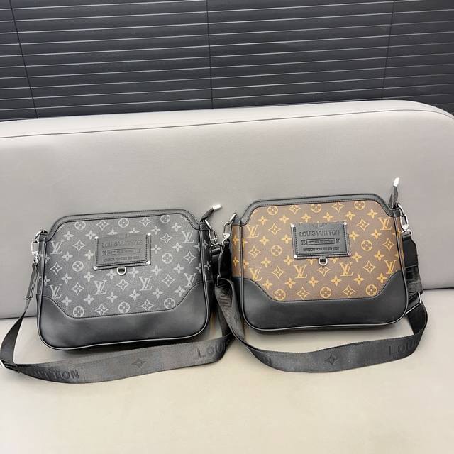 Louisvuitton 路易威登 男士邮差包 单肩包 斜挎包 经典logo搭配原厂工艺材质 休闲百搭 采用精湛镶嵌细工 实物拍摄 原厂原版面料 配送 防尘袋