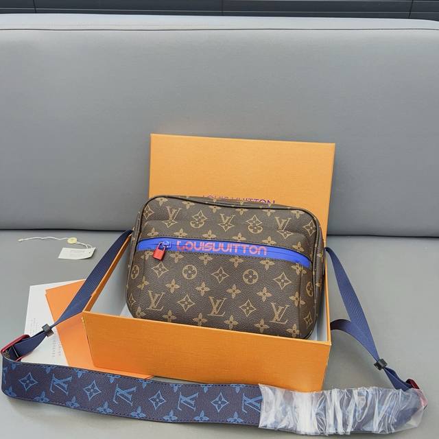 Louisvuitton 路易威登 Outdoor 邮差包 男女通用单肩斜挎包 经典百搭 实物拍摄 原厂原版面料 配送防尘袋 礼盒 25 X 18 Cm