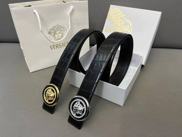 Versace 范思哲 钢扣 原单牛皮腰带 男士经典款皮带 时装搭配必备款 优质扣头 采用原厂牛皮带身 机械打孔 高品质全套包装 礼盒 礼袋 小票