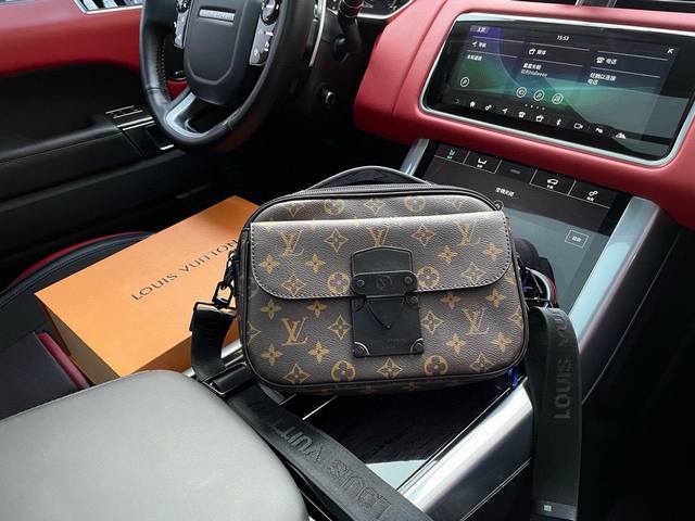 高端货 新款 Louis Vuitton 邮差包m45806 S Lock 邮差包本款 S Lock 邮差包由 Monogram Macassar 帆布制成 全