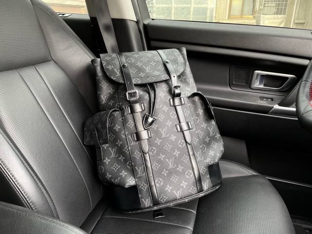 高端货 新款 Louis Vuitton M45419Christopher 小号双肩包 Christopher 小号双肩包由英气的 Monogram Ecli