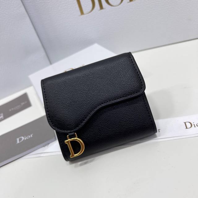 Dior 2380颜色 黑 蓝尺寸 11*10*2 Dior专柜新款火爆登场 采用头层牛皮 做工精致 媲美专柜 多功能小卡包 超级实用