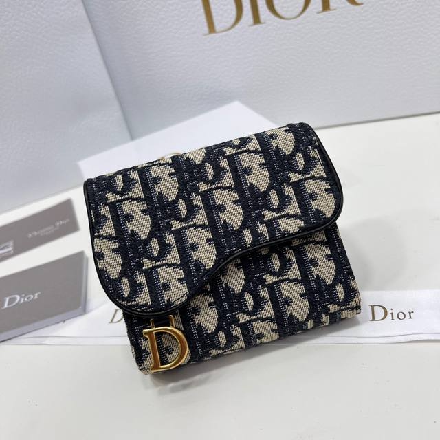 Dior 2381颜色 黑 灰尺寸 11*10*2 专柜新款火爆登场 采用头层牛皮 做工精致 媲美专柜 多功能小卡包 超级实用 - 点击图像关闭