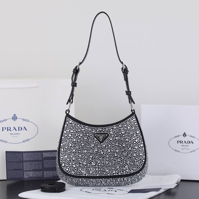 配盒子 型号1 尺寸22 1 Prada Ss21新品 闪闪水钻 满钻hobo包 哇咔咔 整个包都是闪钻镶嵌成的水钻prada Hobo包包 在灯光下bling