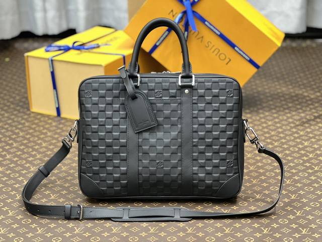 N40444黑色 全皮压格 男包公文包系列 本款 Voyage 小号公文包 取材 Damier Graphite 涂层帆布 搭配皮革侧带 加固包角 顶部手柄和名