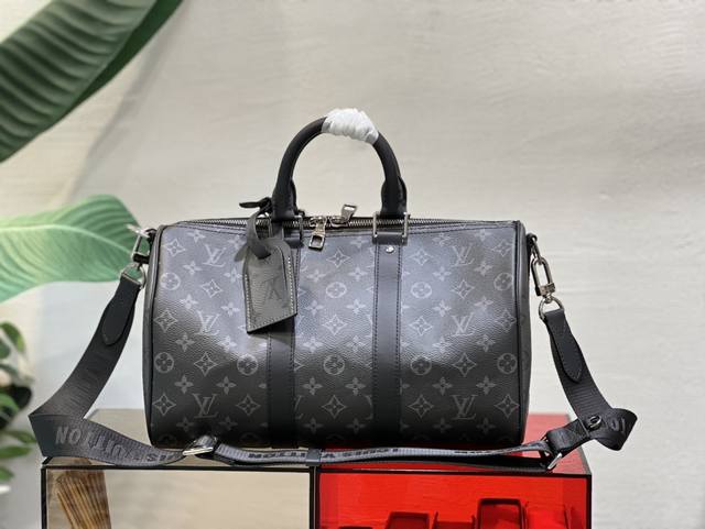 M46655黑花 M22765全皮keepall 35旅行袋 由全新标志性 Monogram Eclipse 帆布裁制而成 自 1930 年以来 Keepall