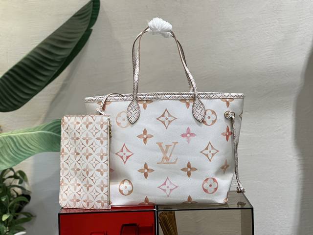 M22980玫红 M22978黄 M22979蓝 本款 Neverfull 中号手袋为淡雅帆布描绘 Giant Monogram 图案 令 Lv 和 Monog