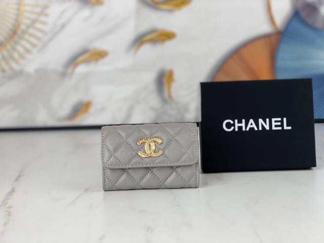 型号a79 Chanel 22K浮雕五金 新双c大lgo带有精致复刻味 非常美丽 官网2023最新卡包 鱼子酱中球纹牛皮防刮花 光泽感超好 放10张左右卡没问题