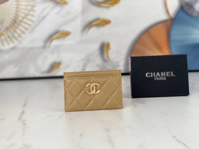 型号3188 Chanel 22K浮雕lgo大双c五金 官网2023最新卡包 鱼子酱中球纹牛皮防刮花 光泽感超好 3卡槽各放一张卡 中间亦可放卡+几张零钞