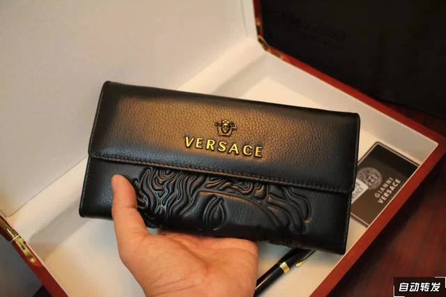 Versace 范思哲 2024最新款原单-顶级进口摔纹牛皮 正宗进口古铜五金 独一无二的它 每一针每一线都非常精细彻底 每一寸每一尺都一丝不差 不怕货比货 就