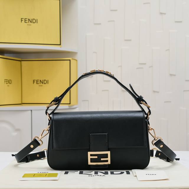 高版本 型号9 Fendi Baguette手袋 纳帕皮革手袋 标志性中号baguette手袋 来自stefano Pilati设计的系列 饰有光面柔软纹理的柔