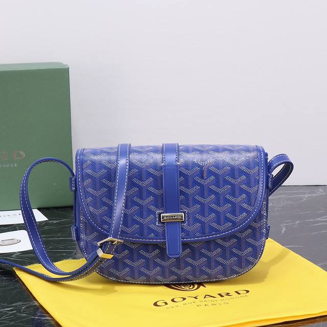 配盒子 Goyard戈雅马鞍包 -新款 Goyard Logo的大潮今年可是开挂了 每个包的手绘花纹都特别有自己的独特魅力 不管是亮眼的鲜艳色 还是低调的深色系