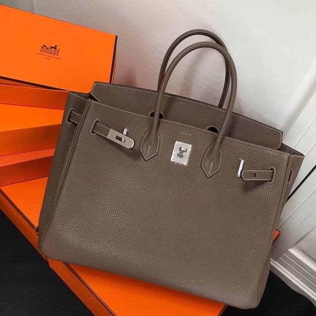 3个尺寸 Herm-Birkin银扣 皮料升级进口头层牛皮 Hermes Birkin 是爱马第五任总裁jean Louis Dumas 为法国女歌星jean - 点击图像关闭