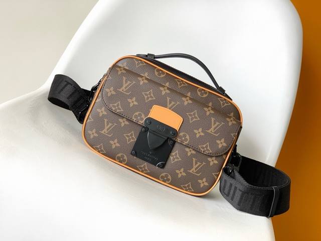 Louis Vuitton 路易威登 独家实拍 本款m46688 S Lock 邮差包m58489压花 M45806 黑花m45806黑色 M45836蓝色 M