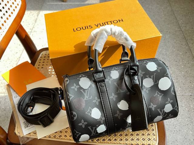 Louis Vuitton 路易威登 全套折叠礼盒包装 经典 Keepall 系列再添新颖迷你设计 Monogram Macassar 帆布浸染 Virgil