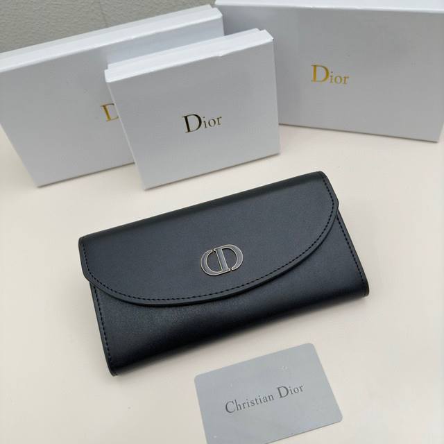 Dior 3861颜色 黑色尺寸 19*10.5*3.5 Dior专柜最新款火爆登场 采用进口小牛皮 绝美绣线 做工精致 媲美专柜