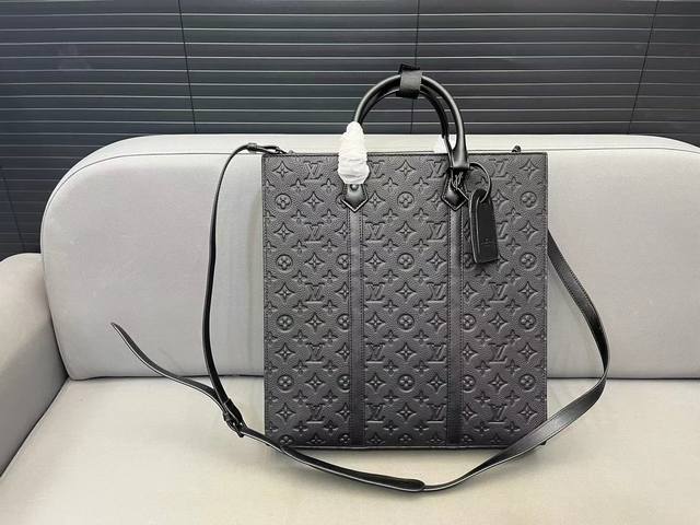 Louisvuitton 路易威登 Sac Plat Cross 牛皮手袋 印花手提包 男士公文包 采用精湛镶嵌细工 经典百搭 实物拍摄 配送防尘袋 38 X