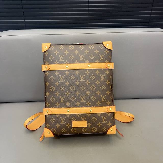 Louisvuitton 路易威登 Soft Trunk 行李箱双肩包 男女通用印花背包 电脑包 采用精湛镶嵌细工 经典百搭 实物拍摄 原厂原版面料 M4475