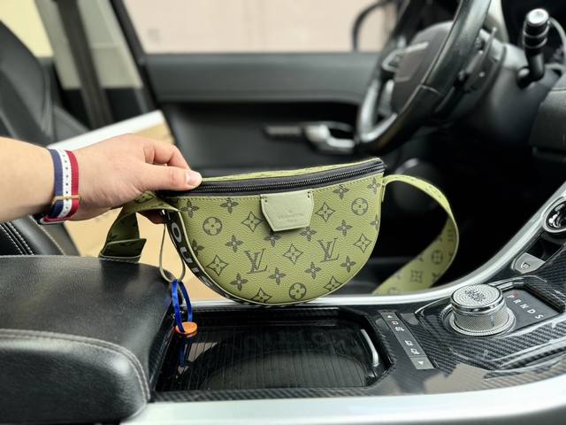 升级版高端货 新款 Louis Vuitton 单肩包 路易威登 M23838 Louis Vuitton Moon 可调节肩带拉链开合字母组合 Monogra - 点击图像关闭