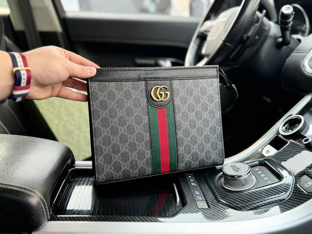 高端货 Gucci 古奇 手拿包高清五金logo标志 专用内里 顺滑拉链 油边平滑 做工精致每个细节到位 规格28 18 8Cm 配礼盒