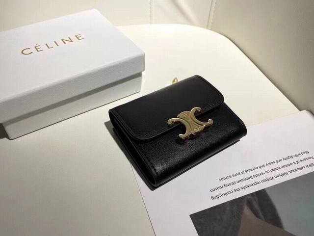 Celine 16332颜色 黑色尺寸 11*10*5新款凯旋门2 件套 Celine短式钱包非常炫美的一个系列 专柜同步 采用头层牛皮 精致时尚