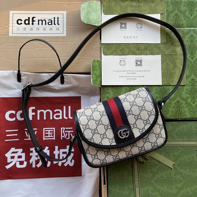 原厂皮配 Cdfmall三亚免税店手提袋 Ophidia系列小号肩背包 Ophidia系列依然是品牌挚爱 每一季都会推出全新款型 打造适合各种目的地的多功能旅行