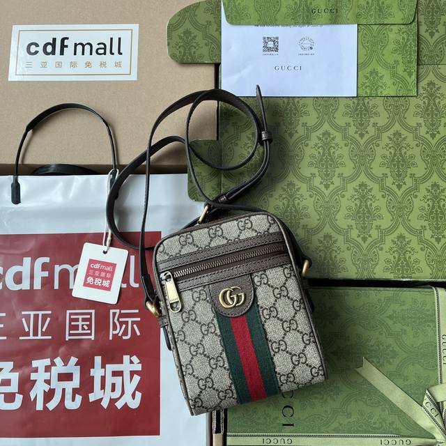 原厂皮配 Cdfmall三亚免税店手提袋 G家新款简介 沉浸在复古情怀之中ophidia家族迎来了新的成员 中号手提包方正的造型让人联想到复古的设计gg高级人造