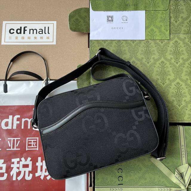 原厂皮配 Cdfmall三亚免税店手提袋 G家背包自问世以来 互扣式双g一直都是品牌的标志性元素之一 耳熟能详的品牌象征与皮革细节相融汇 令这款邮差包成为瞩目的