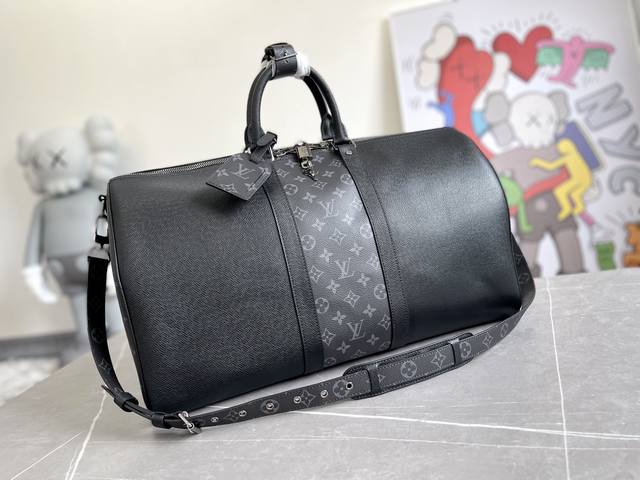 顶级批 M30 黑色 Keepall 50旅行袋 配肩带 质地柔软 风格优雅的原创keepall旅行袋 十字纹配花料旅行袋标志性taiga皮革材质 时尚而实用的 - 点击图像关闭