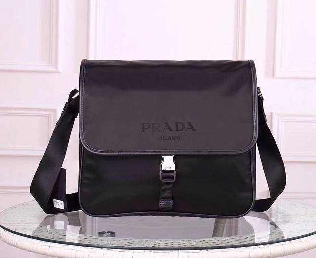 Prada-普拉达斜挎包官网同步 采用原版进口防水布料配原版五金 做工细节精致 手感舒服 代工 原版品质尺寸 30.28.12Cm