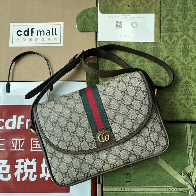 原厂皮配 Cdfmall三亚免税店手提袋 Ophidia系列小号肩背包 Ophidia系列依然是品牌挚爱 每一季都会推出全新款型 打造适合各种目的地的多功能旅行