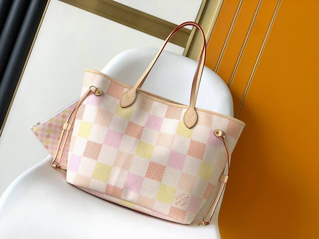 N40668 顶级原单 本款 Neverfull 中号手袋为 Damier Giant 帆布渲染粉彩色调 以相同材质塑造内部的可拆卸拉链零钱袋 放松两侧束带 可