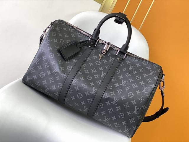 顶级原单 M 69 M4 4 M40 Keepall 4 0 5 5旅行袋 由全新标志性黑灰monogram Eclipse帆布裁制而成 自1 年以来 Keep