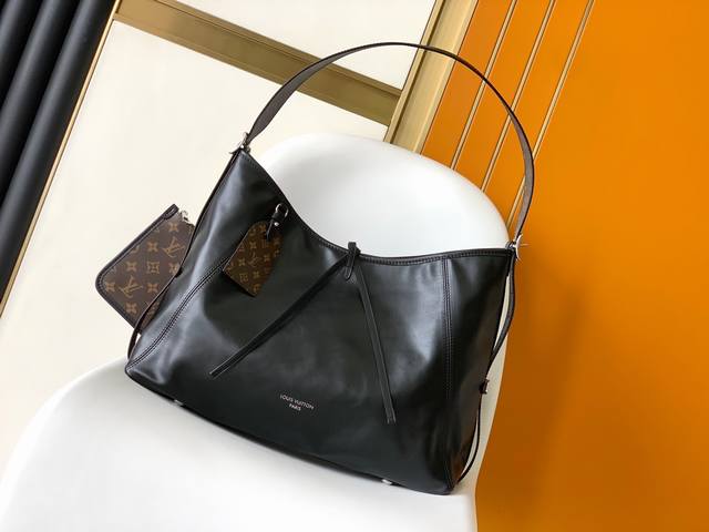 大号 正品开发顶级原单 进口头层油蜡小牛皮 M25143 本款 Carryall Dark 中号手袋以柔软羊皮革塑造时尚慵懒廓形 为 2024 春夏秀场造型增添